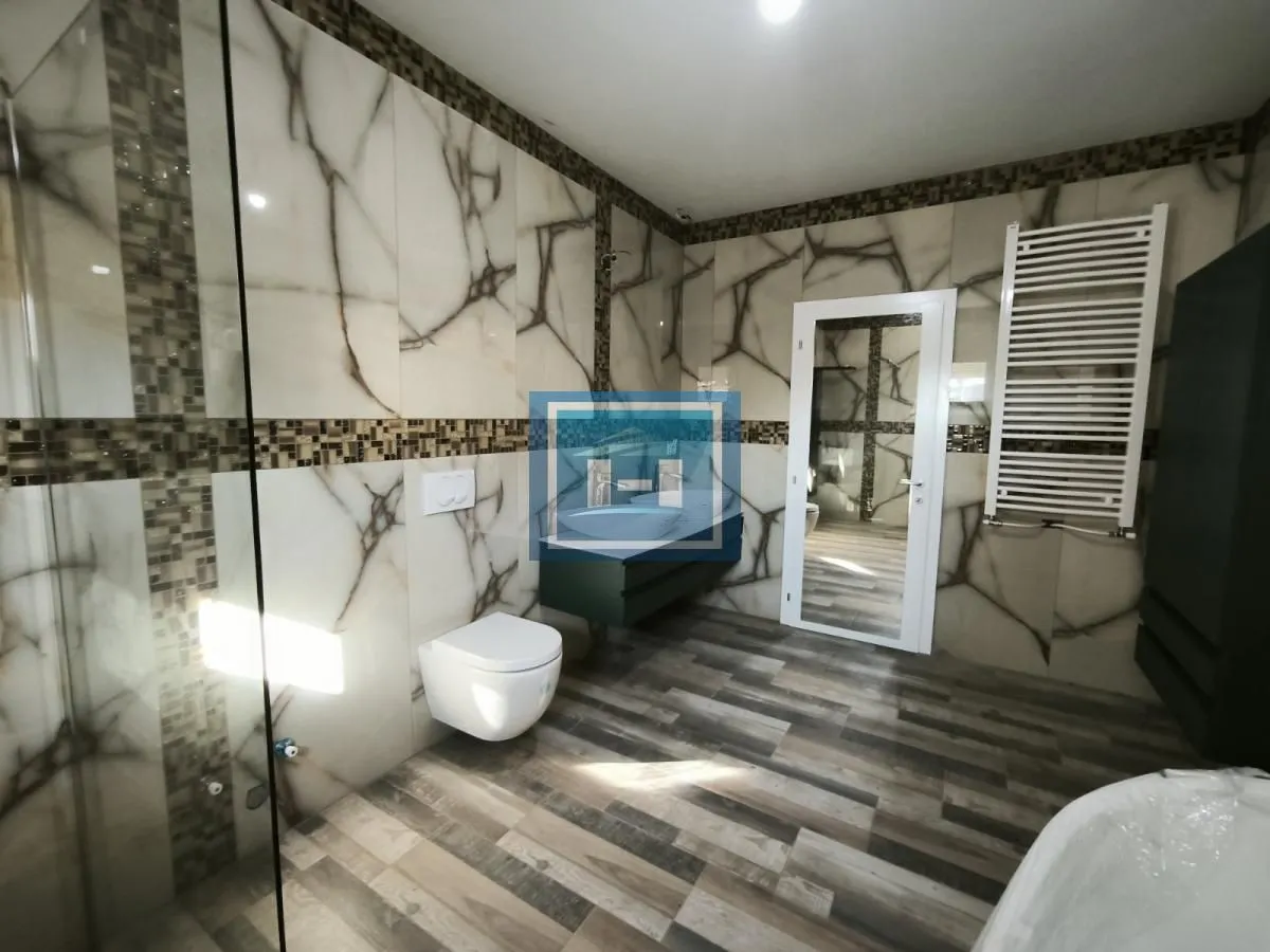 Prodaja, kuća, 400m², Varvarin, Srbija