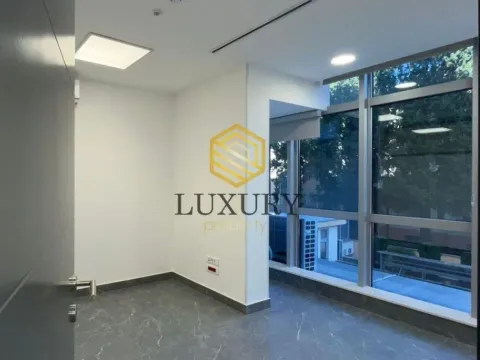 Izdavanje, poslovni prostor, 77m², Centar, Podgorica - image 3