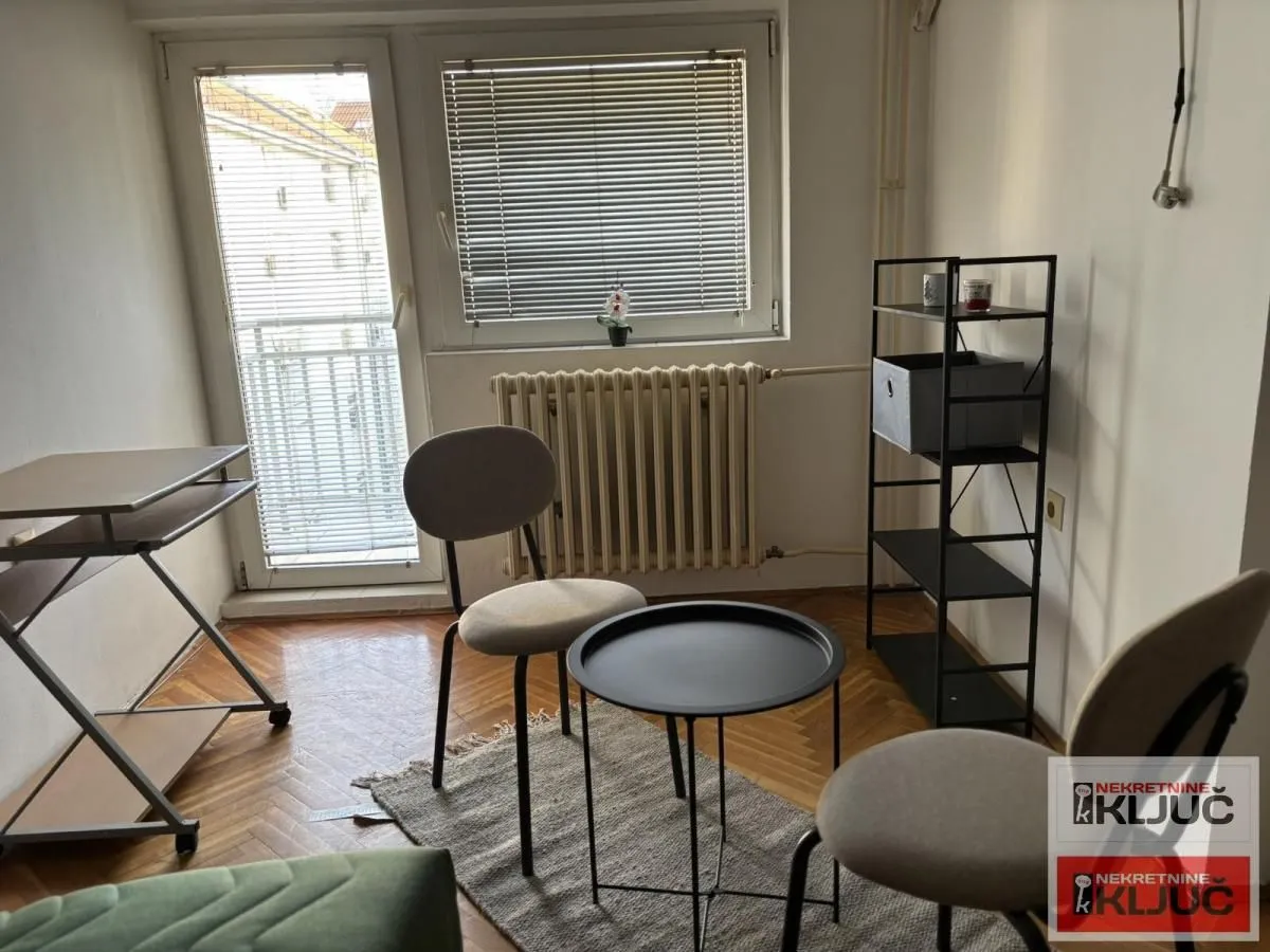 Izdavanje, garsonjera, 23m², Bulevar Oslobodjenja, Novi Sad Sve Podlokacije