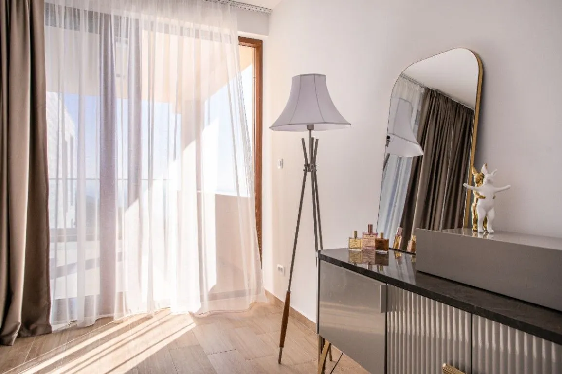Izdavanje, kuća, 670m², Krimovica, Kotor