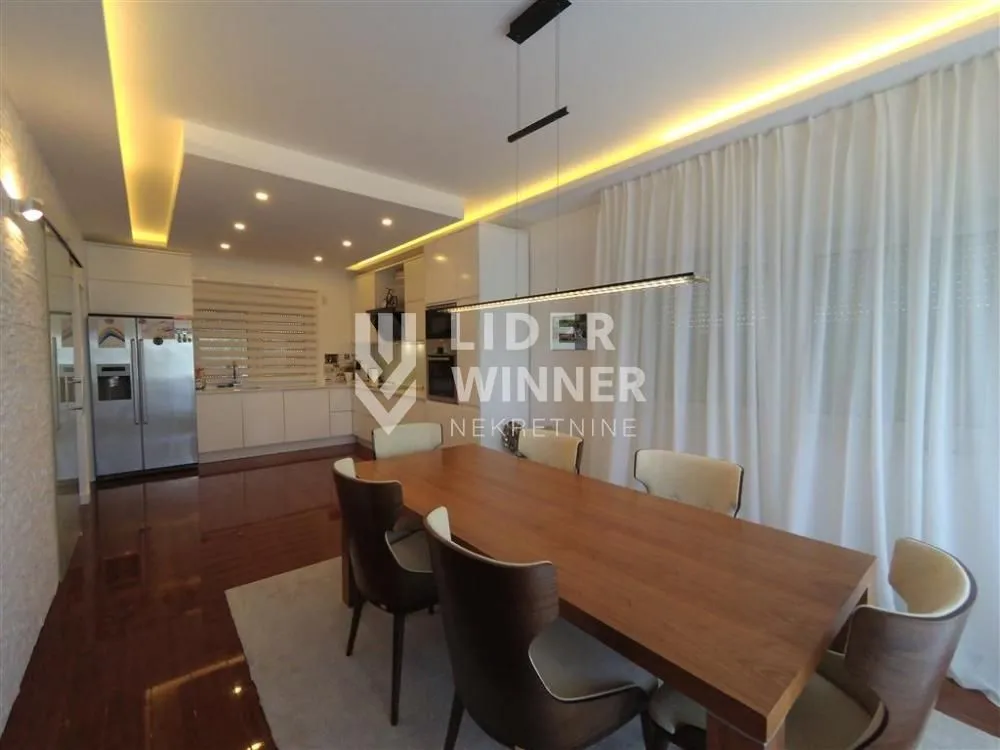Prodaja, kuća, 203m², Centar, Ub