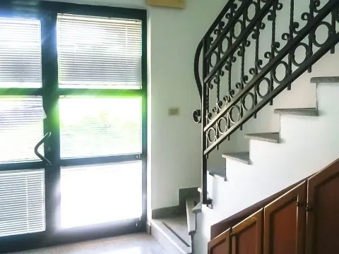 Izdavanje, poslovni prostor, 53m², Pobrežje, Podgorica - image 1