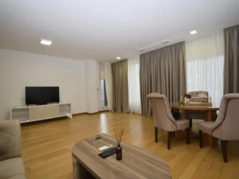 Izdavanje, trosoban stan, 130m², Centar, Podgorica - image 4