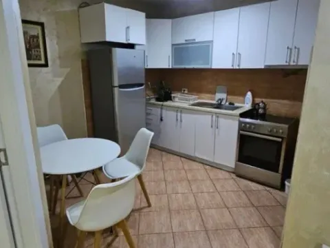 Izdavanje, jednosoban stan, 45m², 1 maj, Podgorica