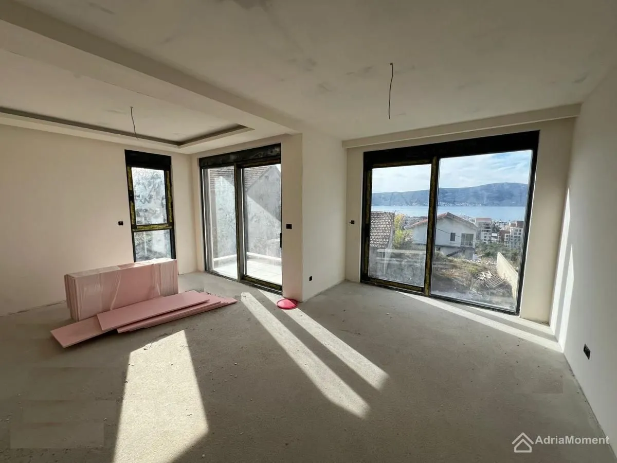 Sale, four bedroom apartment, 126m², Centar, Tivat
