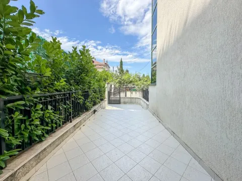 Rent, three bedroom apartment, 100m², Gorica C, Podgorica - image 15