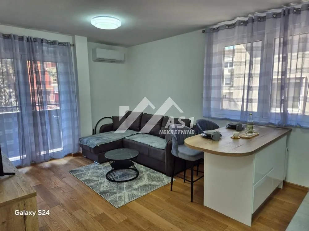 Izdavanje, jednosoban stan, 43m², Bulevar Oslobodjenja, Novi Sad Sve Podlokacije