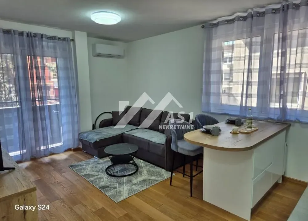 Izdavanje, jednosoban stan, 43m², Bulevar Oslobodjenja, Novi Sad Sve Podlokacije