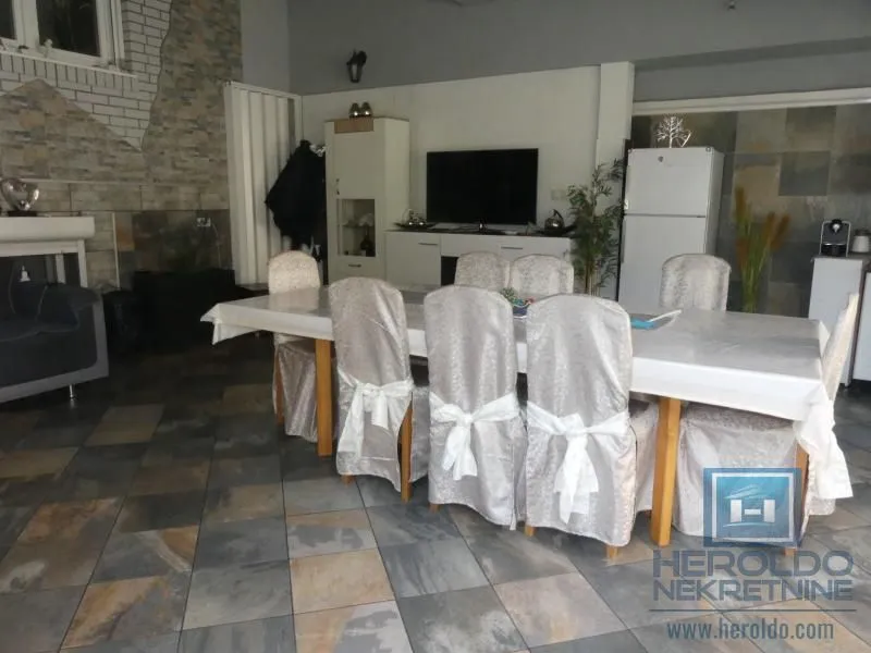 Prodaja, kuća, 380m², Pivara, Jagodina