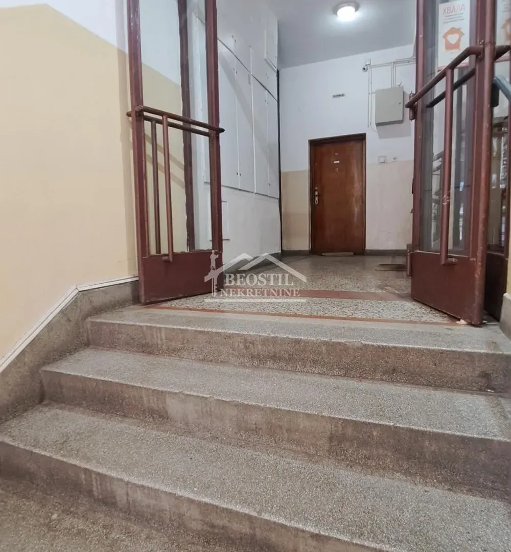 Prodaja, dvosoban stan, 61m², Stari Grad, Beograd