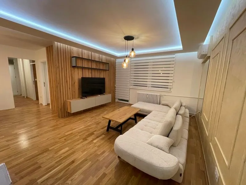 Izdavanje, četvorosoban stan, 86m², Novi Beograd Blok 63, Novi Beograd Sve Podlokacije