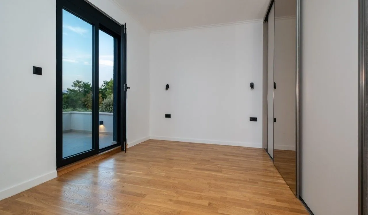Izdavanje, kuća, 180m², Gornja Gorica, Podgorica