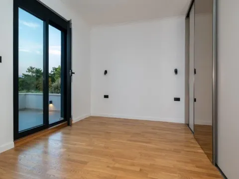 Rent, house, 180m², Gornja Gorica, Podgorica - image 8