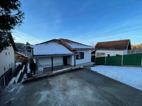 Kuća in Sremska Kamenica