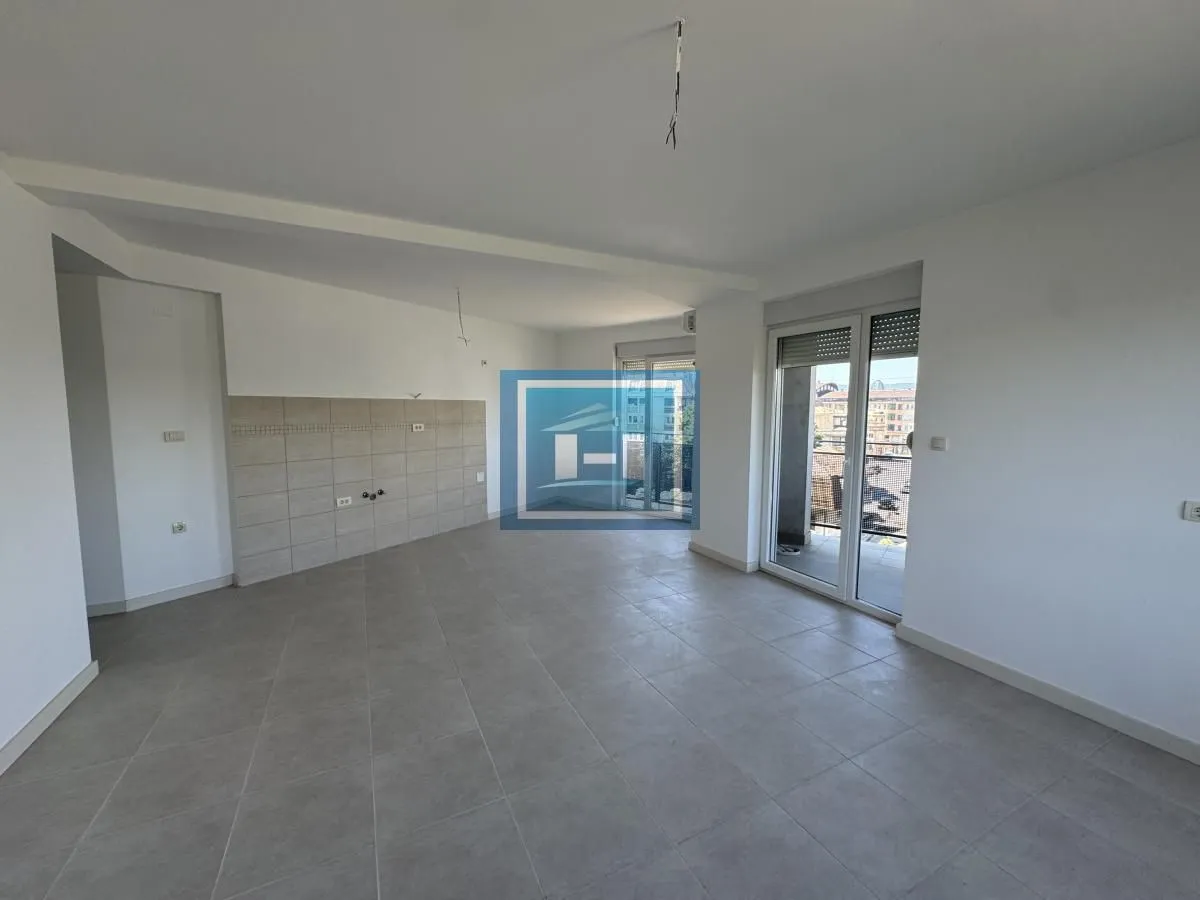 Prodaja, trosoban stan, 78m², Centar, Paraćin