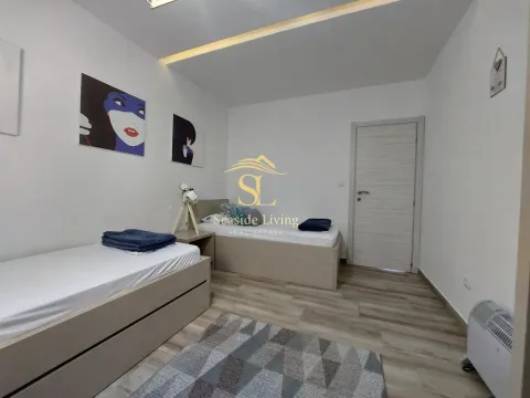 Izdavanje, dvosoban stan, 70m², Dobrota, Kotor - image 10