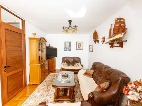 Izdavanje, dvosoban stan, 64m², Makedonsko naselje, Bar - image 2