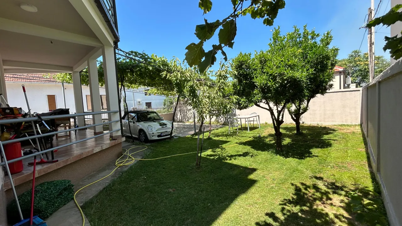 Izdavanje, trosoban stan, 120m², City Kvart, Podgorica