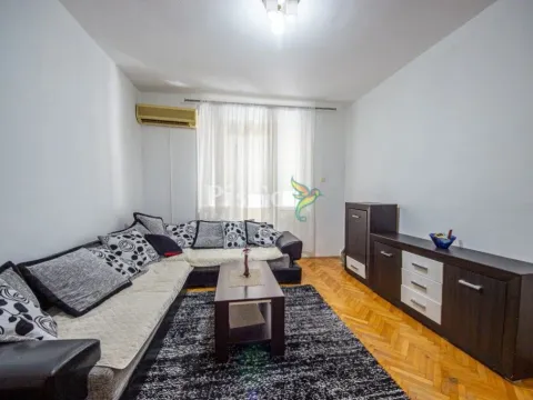 Izdavanje, dvosoban stan, 65m², Centar, Podgorica