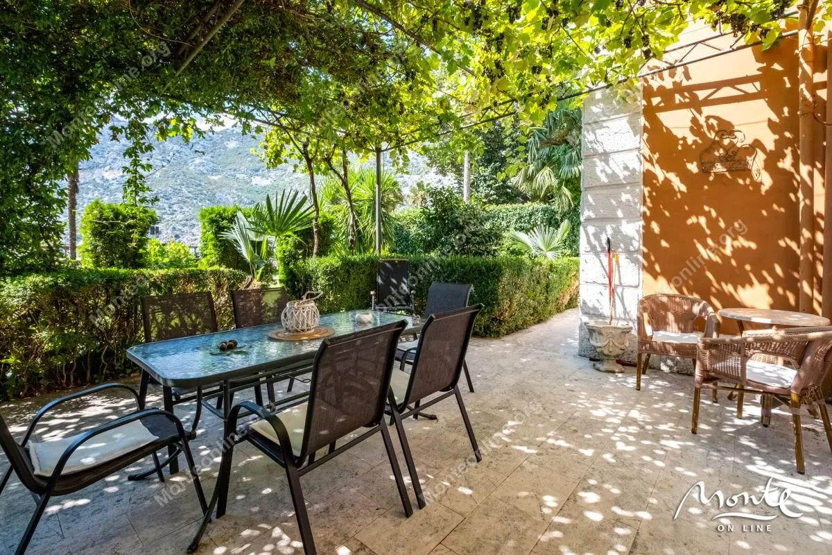 Sale, house, 112m², Risan, Kotor