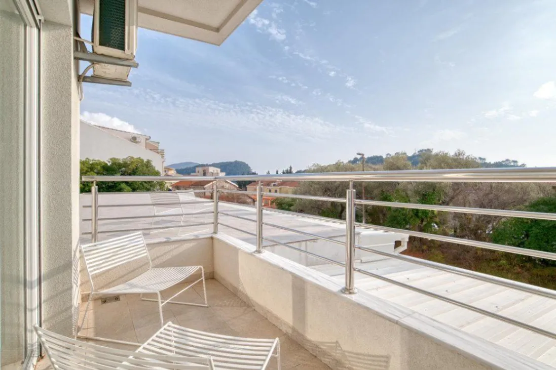 Izdavanje, dvosoban stan, 60m², Petrovac, Budva