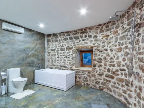 Izdavanje, kuća, 80m², Đuraševići, Tivat - image 9