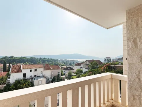Prodaja, jednosoban stan, 51m², Tivat, Crna Gora