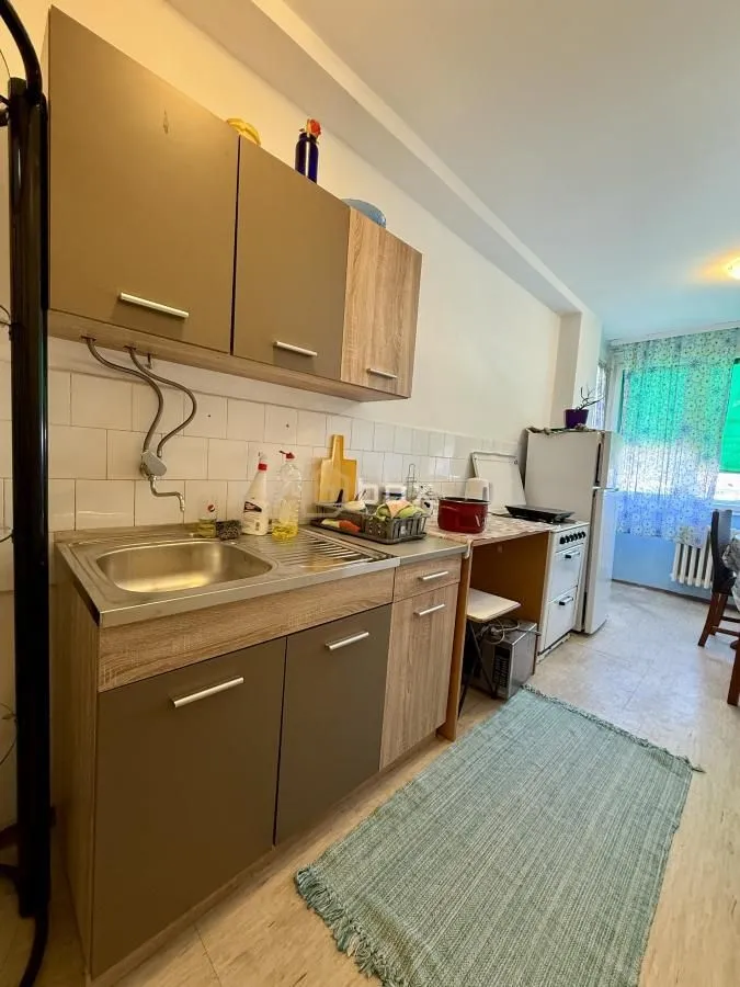 Izdavanje, trosoban stan, 75m², Crveni Pevac, Niš