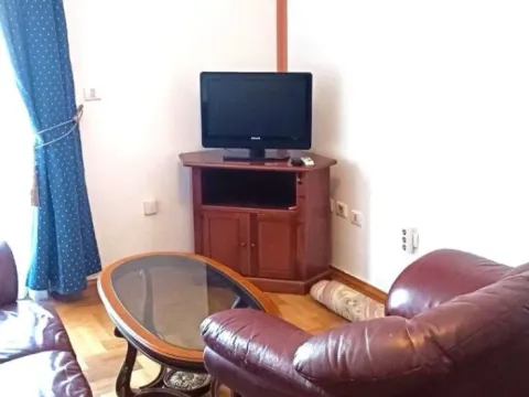 Izdavanje, jednosoban stan, 400m², Stari Aerodrom, Podgorica