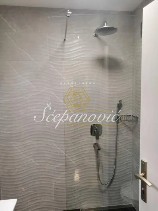 Prodaja, dvosoban stan, 64m², Centar, Novi Sad