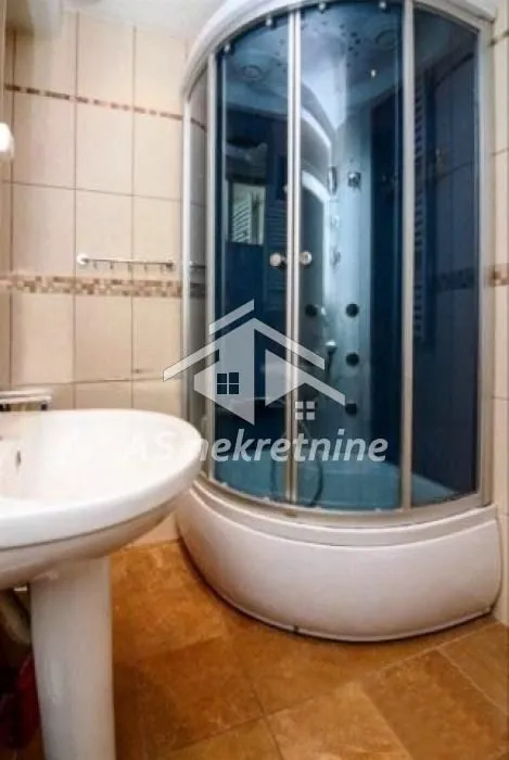 Rent, four bedroom apartment, 140m², Đeram Pijaca, Beograd