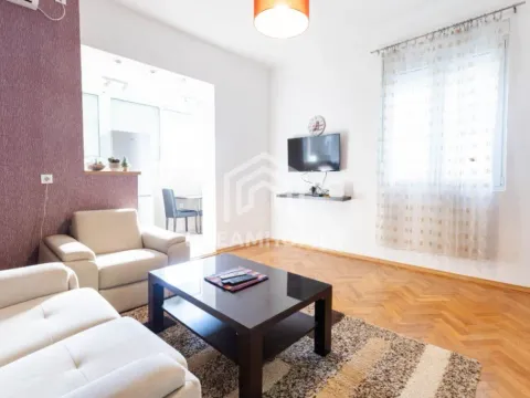 Izdavanje, dvosoban stan, 73m², Centar, Podgorica