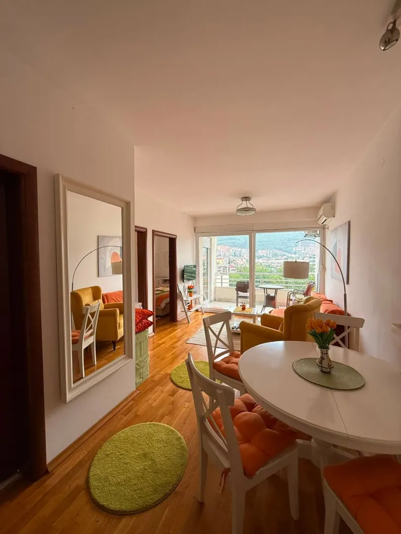 Rent, one bedroom apartment, 45m², Centar, Budva