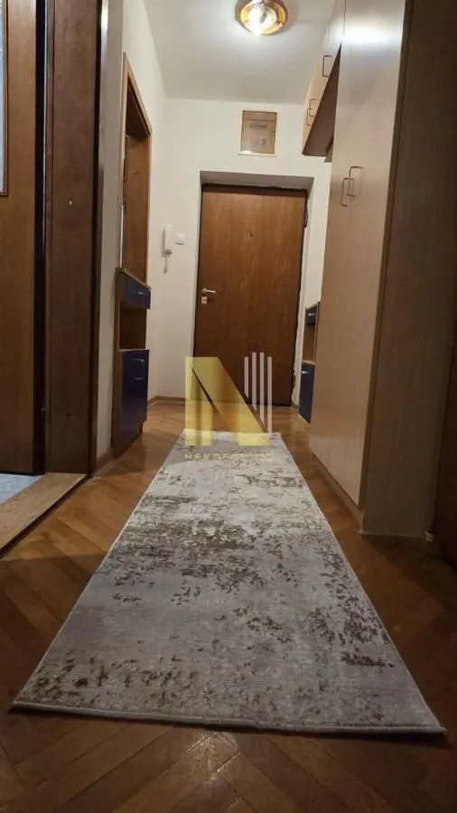 Izdavanje, jednosoban stan, 42m², Bulevar Oslobodjenja, Novi Sad Sve Podlokacije