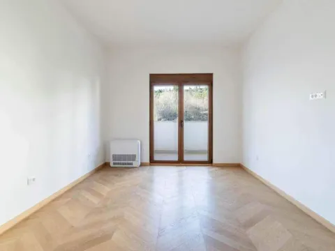 Izdavanje, trosoban stan, 142m², Podgorica, Crna Gora - image 8