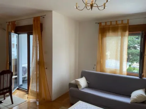 Izdavanje, dvosoban stan, 90m², Centar, Tivat - image 2