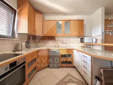 Rent, house, 326m², Stari Aerodrom, Podgorica - image 8