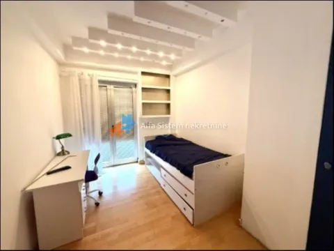 Rent, house, 200m², Surčin, Beograd - image 10