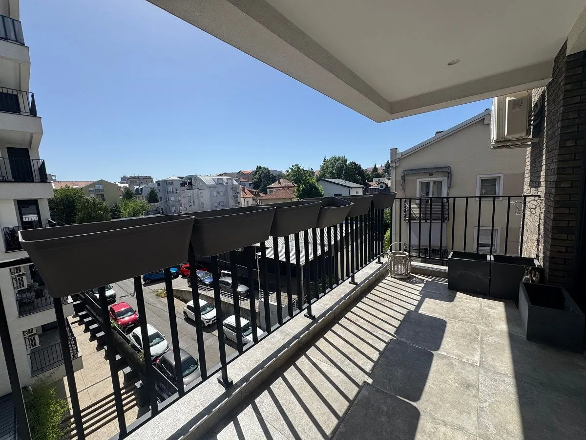 Izdavanje, dvosoban stan, 67m², Južni Bulevar, Vračar Sve Podlokacije