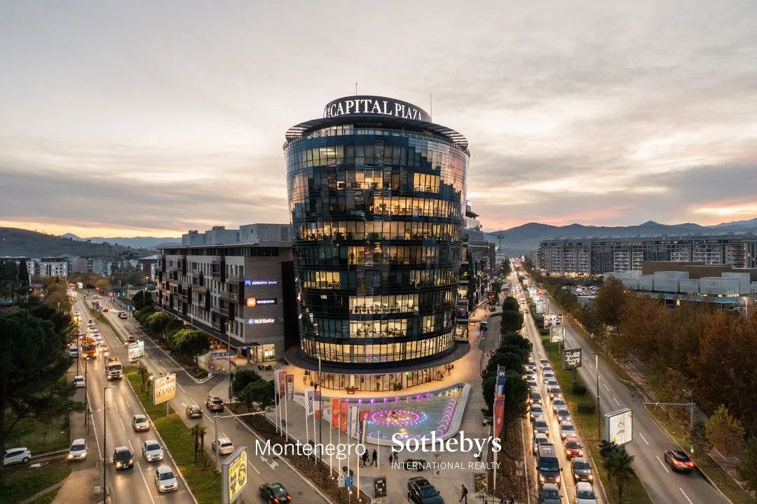 Izdavanje, trosoban stan, 204m², Kod Capital Plaze, Podgorica
