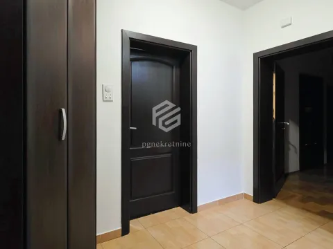 Rent, two bedroom apartment, 115m², Tološi, Podgorica - image 13