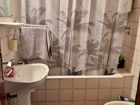 Izdavanje, trosoban stan, 87m², Centar, Bar - image 7