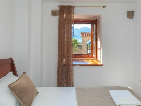 Izdavanje, kuća, 292m², Kotor, Crna Gora - image 4