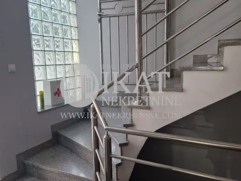 Izdavanje, poslovni prostor, 300m², Đeram Pijaca, Beograd - image 16