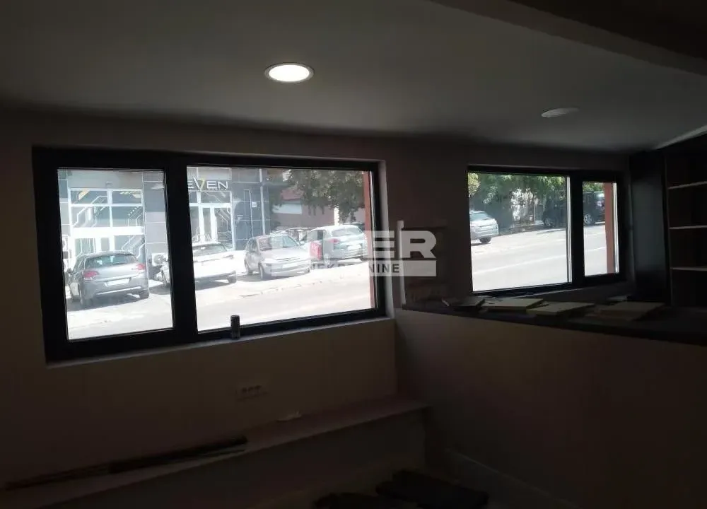 Izdavanje, poslovni prostor, 40m², Denkova Basta, Zvezdara Sve Podlokacije