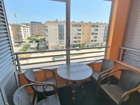 Izdavanje, dvosoban stan, 68m², City Kvart, Podgorica - image 11