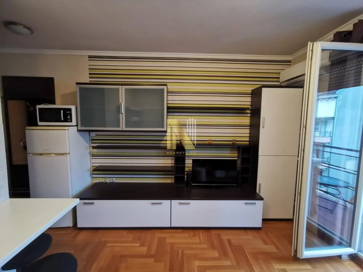 Prodaja, garsonjera, 23m², Bulevar Oslobodjenja, Novi Sad Sve Podlokacije