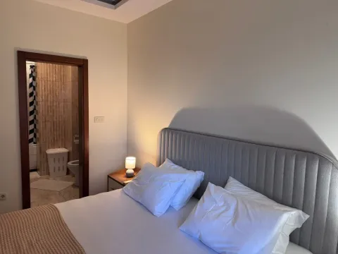 Rent, one bedroom apartment, 70m², Bečići, Budva - image 8
