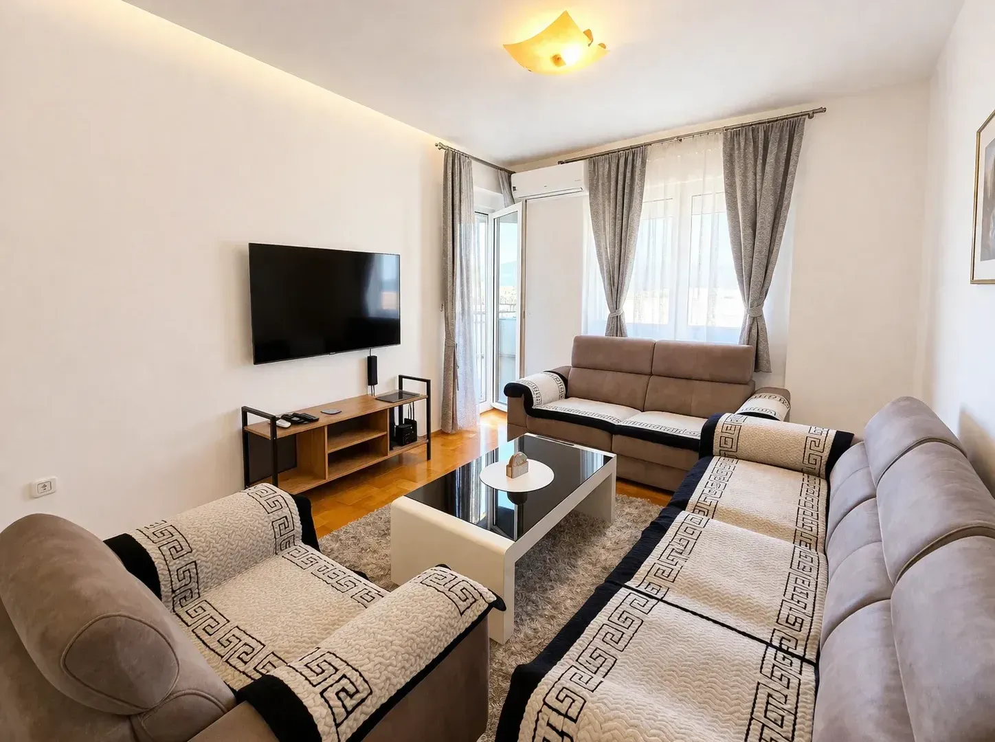 Rent, apartment, 70m², Tivat, Crna Gora