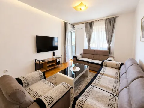 Rent, apartment, 70m², Tivat, Crna Gora - image 1